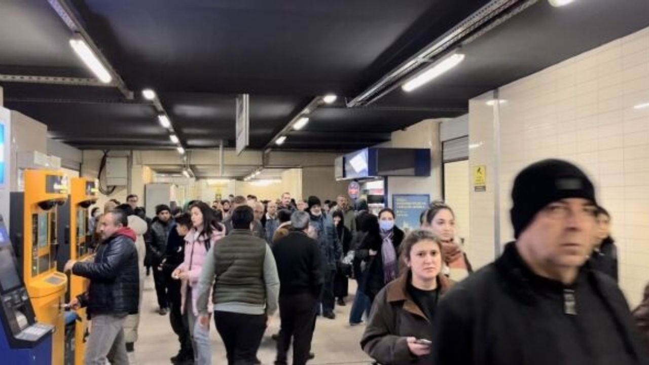 BURSA'DA METRO SEFERLERİNE LODOS ENGELİ