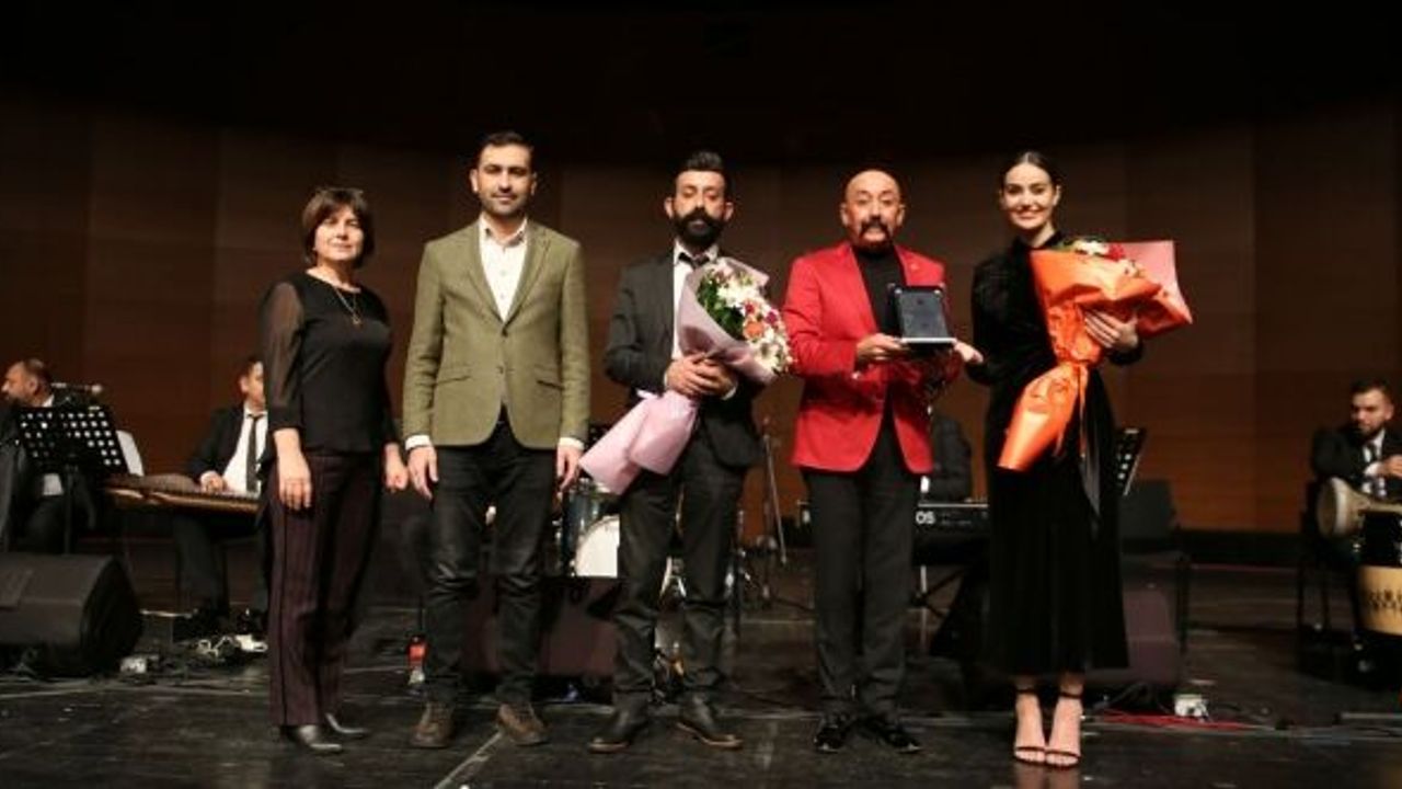 ELİF BUSE DOĞAN'LA MÜZİK DOLU GECE