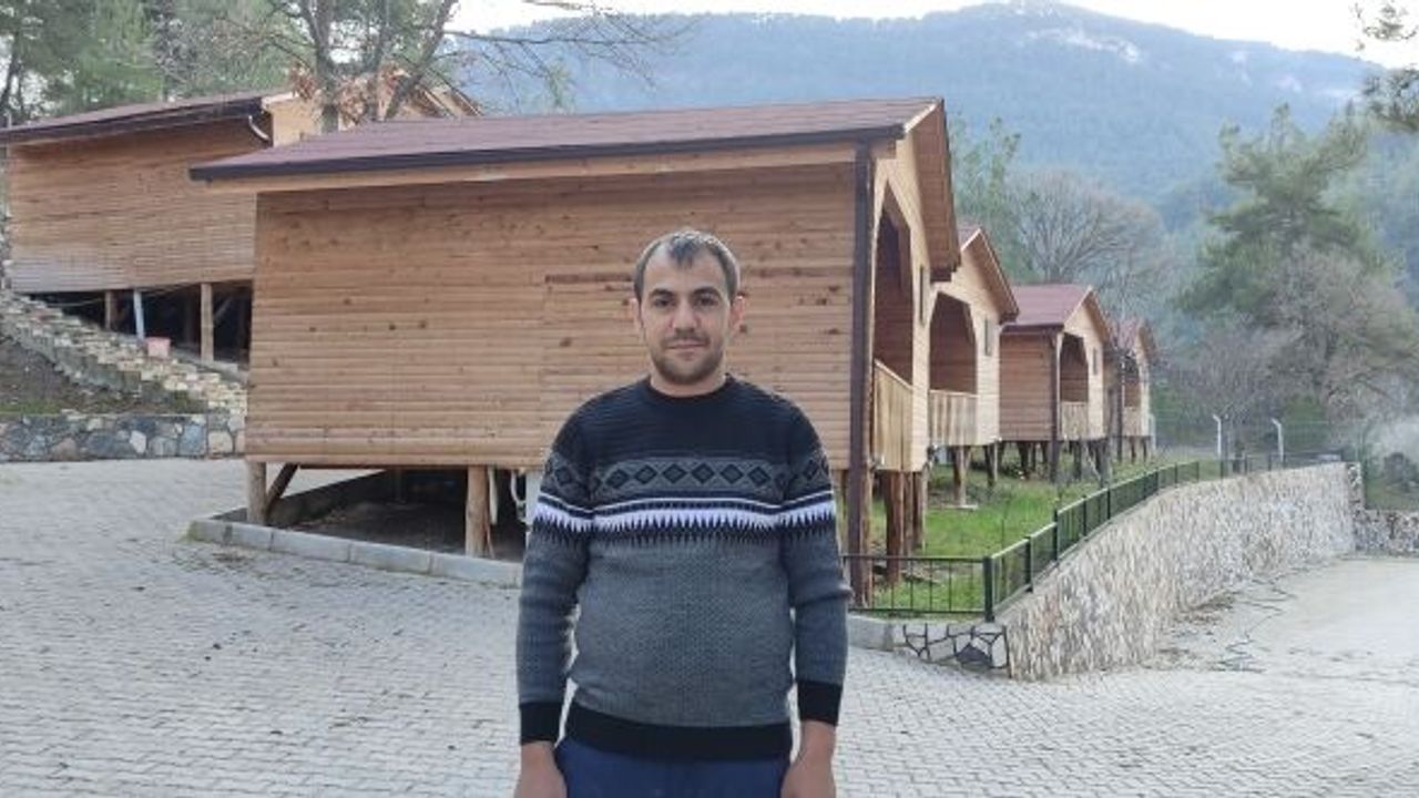 KÖYÜNE AÇTIĞI İŞLETMEDE, YÜZLERCE TURİST AĞIRLIYOR