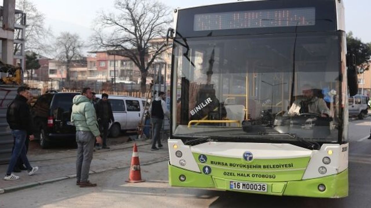 OTOBÜSTEKİ DURAK GEÇME KAVGASI KAZAYA SEBEP OLDU