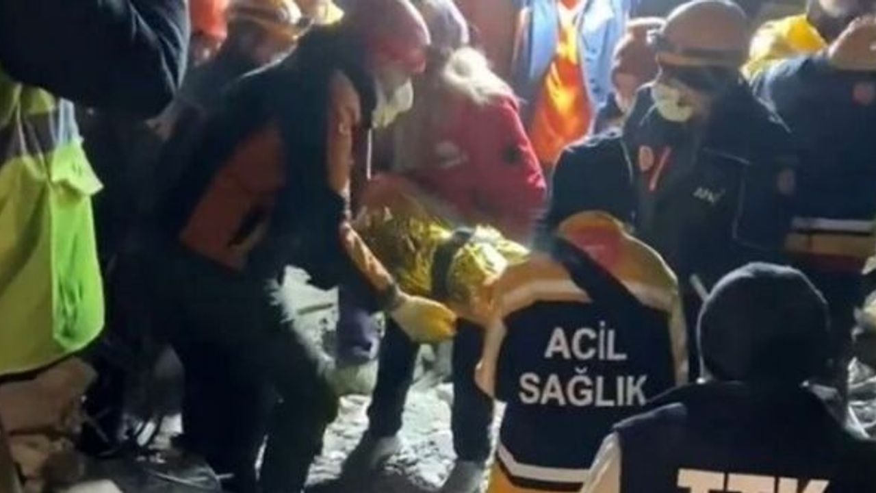 ENKAZDA ÖLEN KIZININ SAATİNDEN MESAJ GÖNDERDİ