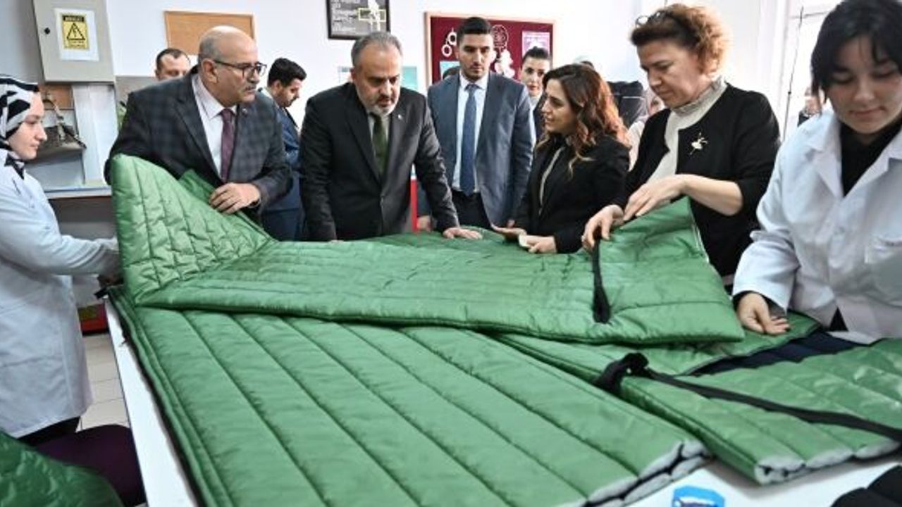 LİSELİ GENÇLERDEN DEPREMZEDELER İÇİN UYKU TULUMU
