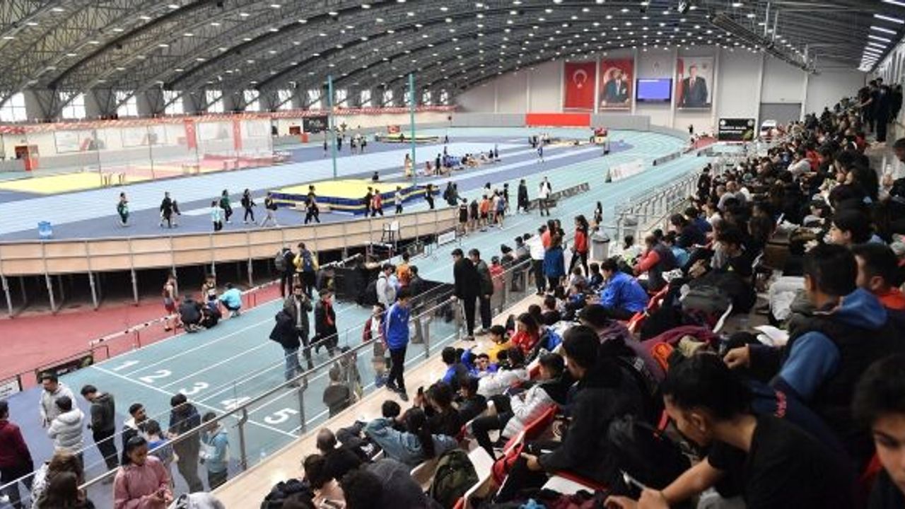 TÜRKİYE'NİN EN BÜYÜK SALONUNDA NEFES KESEN YARIŞMA