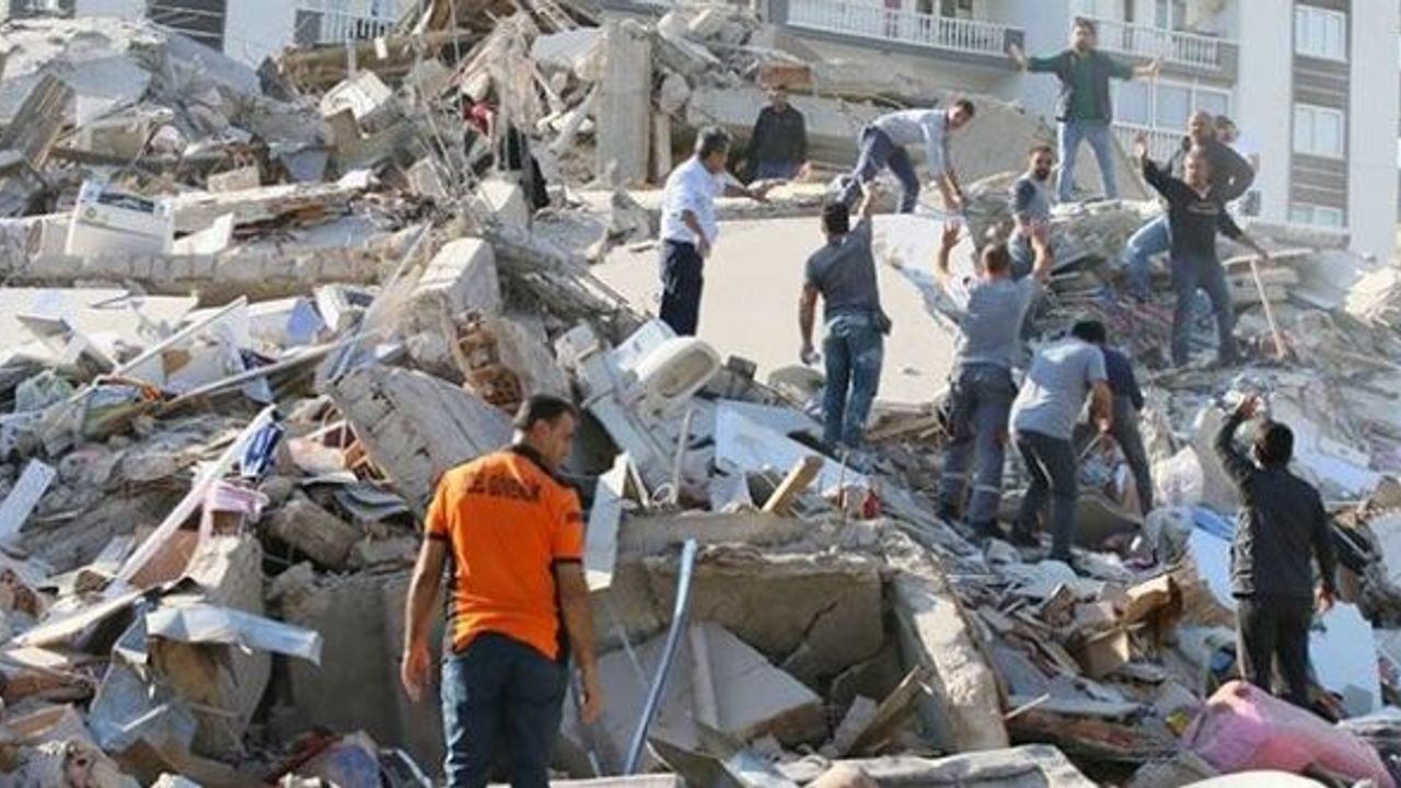 YIKILAN BİNAYA ONAY VEREN BELEDİYE BAŞKANI SUÇLU SAYILDI