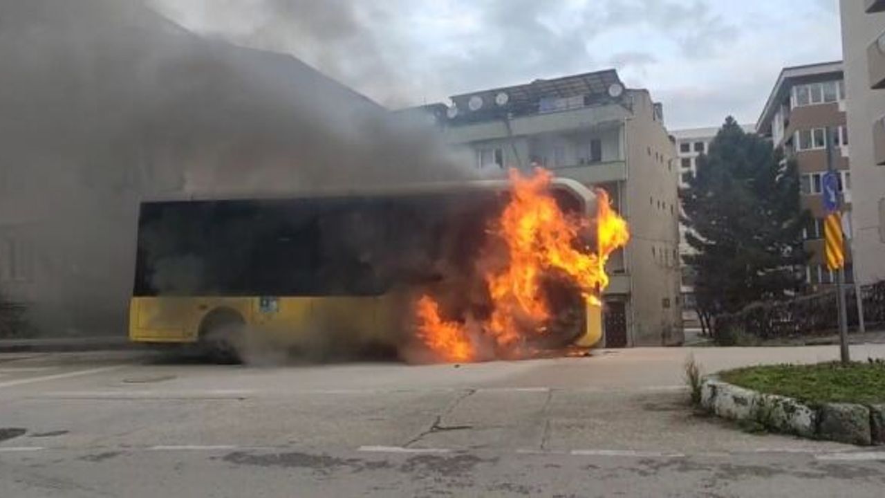BURSA'DA SEYİR HALİNDEKİ OTOBÜS YANDI
