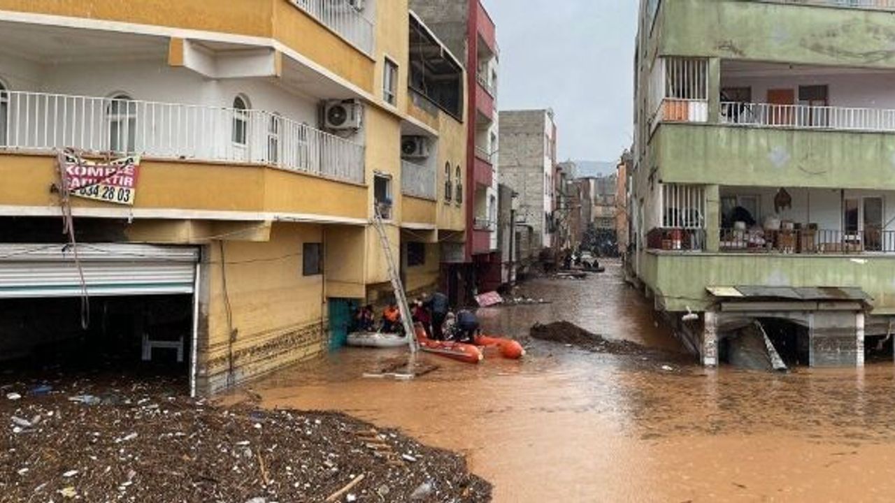 İLAHİYATÇI ŞENOCAK, "Kırmızı Çizgi dersek daha çok bela gelir..."