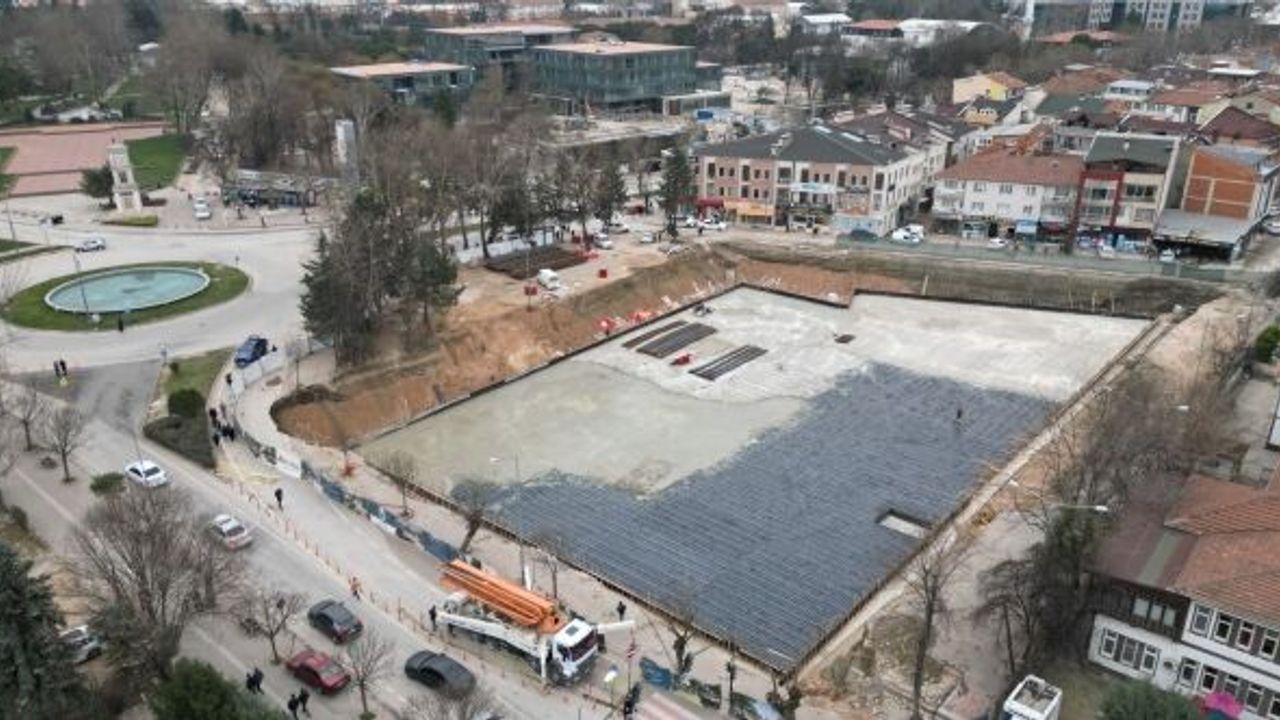 İNEGÖL'DE MERKEZ PARK ŞEKİLLENİYOR