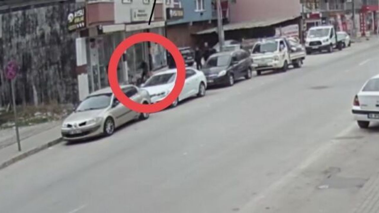 KİRACISINA SİNİRLENİNCE KENDİ DÜKKANINA ZARAR VERDİ