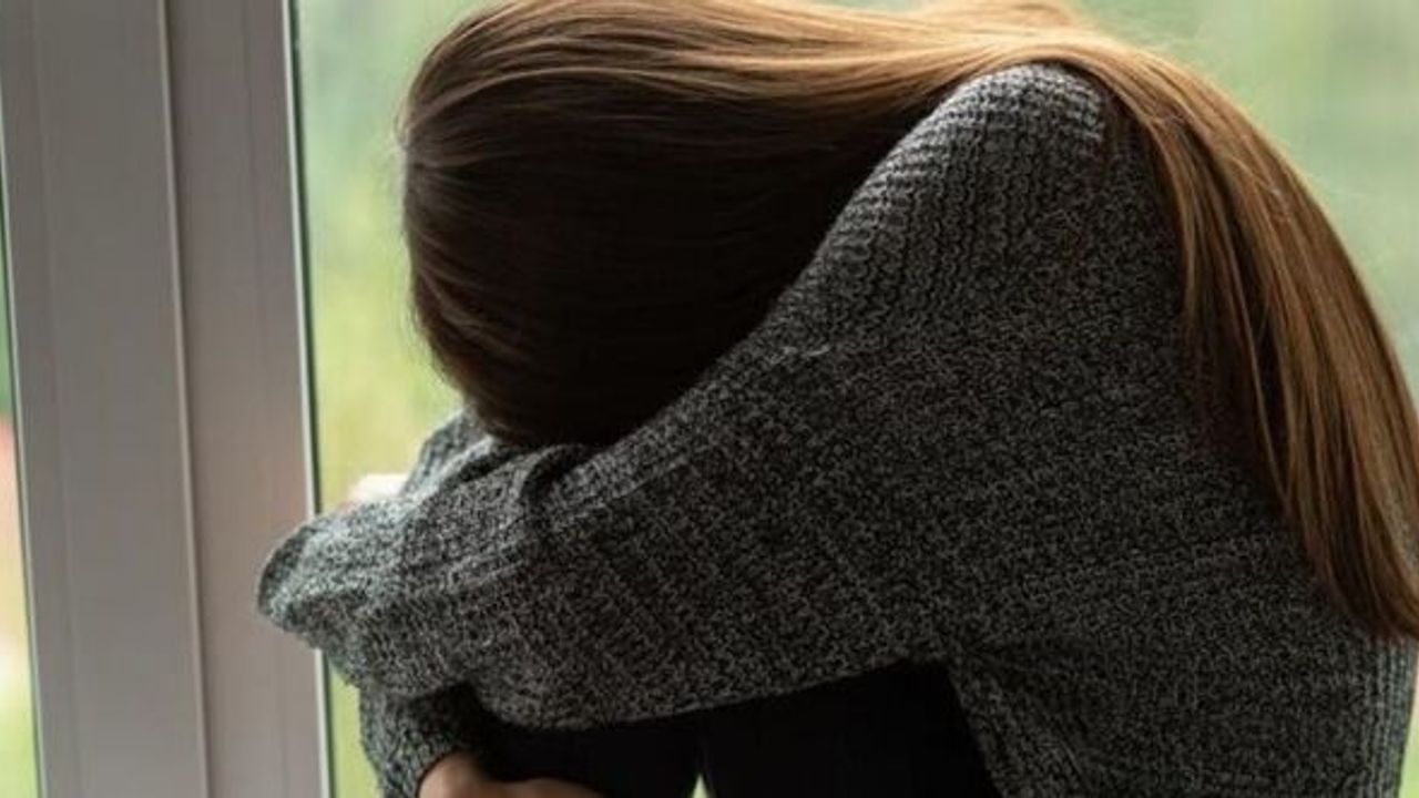 LİSE ÖĞRETMENİNE CİNSEL İSTİSMAR SUÇLAMASI! KIZ ÖĞRENCİNİN ORTAYA ÇIKARDIĞI VİDEOLAR SAVCIYI HAREKETE GEÇİRDİ