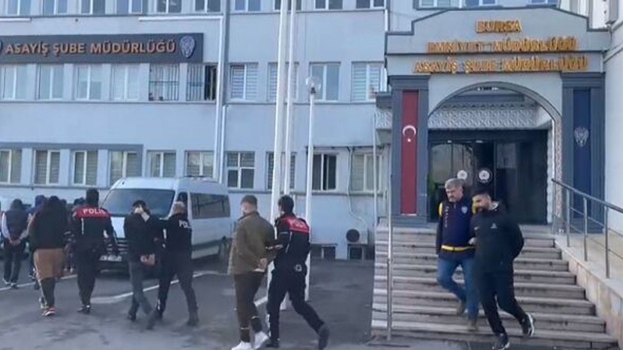 BURSA'DA HIRSIZLIK ÇETESİ POLİSTEN KAÇAMADI
