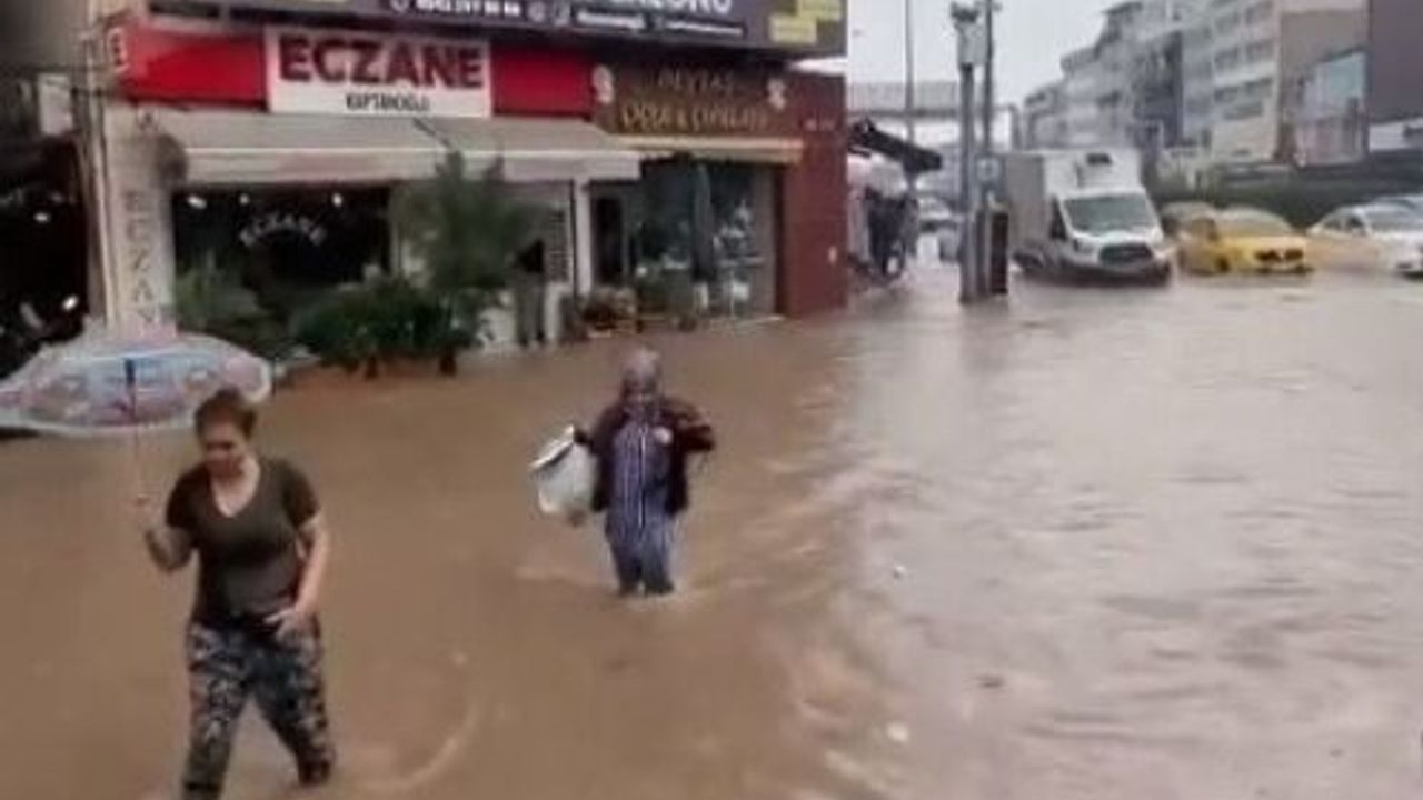 İZMİR'İ SEL VURDU, VATANDAŞ BELEDİYEYE İSYAN ETTİ