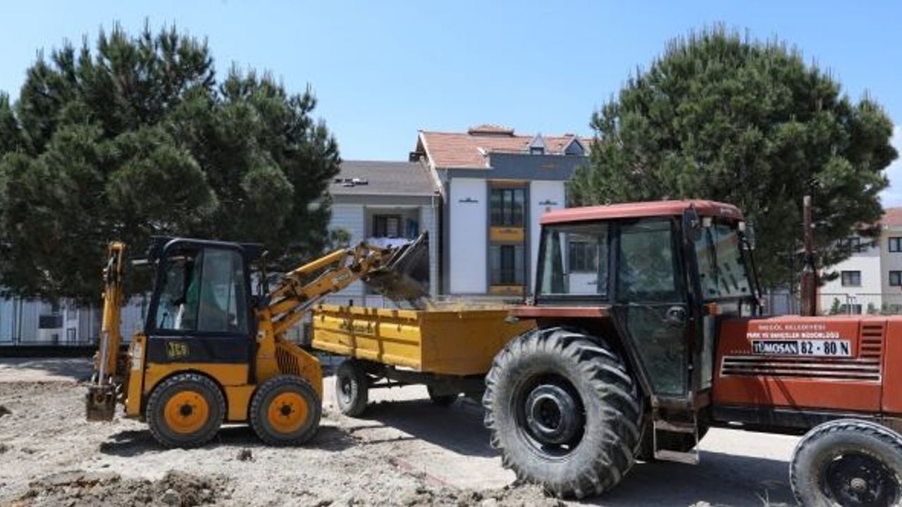 İNEGÖL'DE ESKİYEN PARKLAR YENİLENİYOR