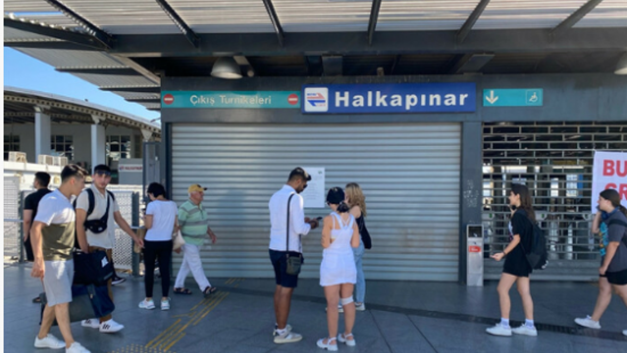 METRO İŞÇİLERİ GREVE GİTTİ VATANDAŞLAR MAĞDUR OLDU