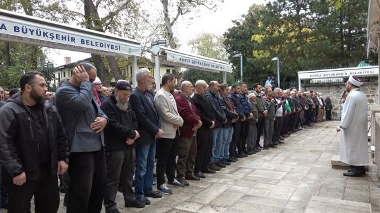 FİLİSTİN'DE HAYATINI KAYBEDENLER İÇİN GIYABİ CENAZE NAMAZI KILINDI