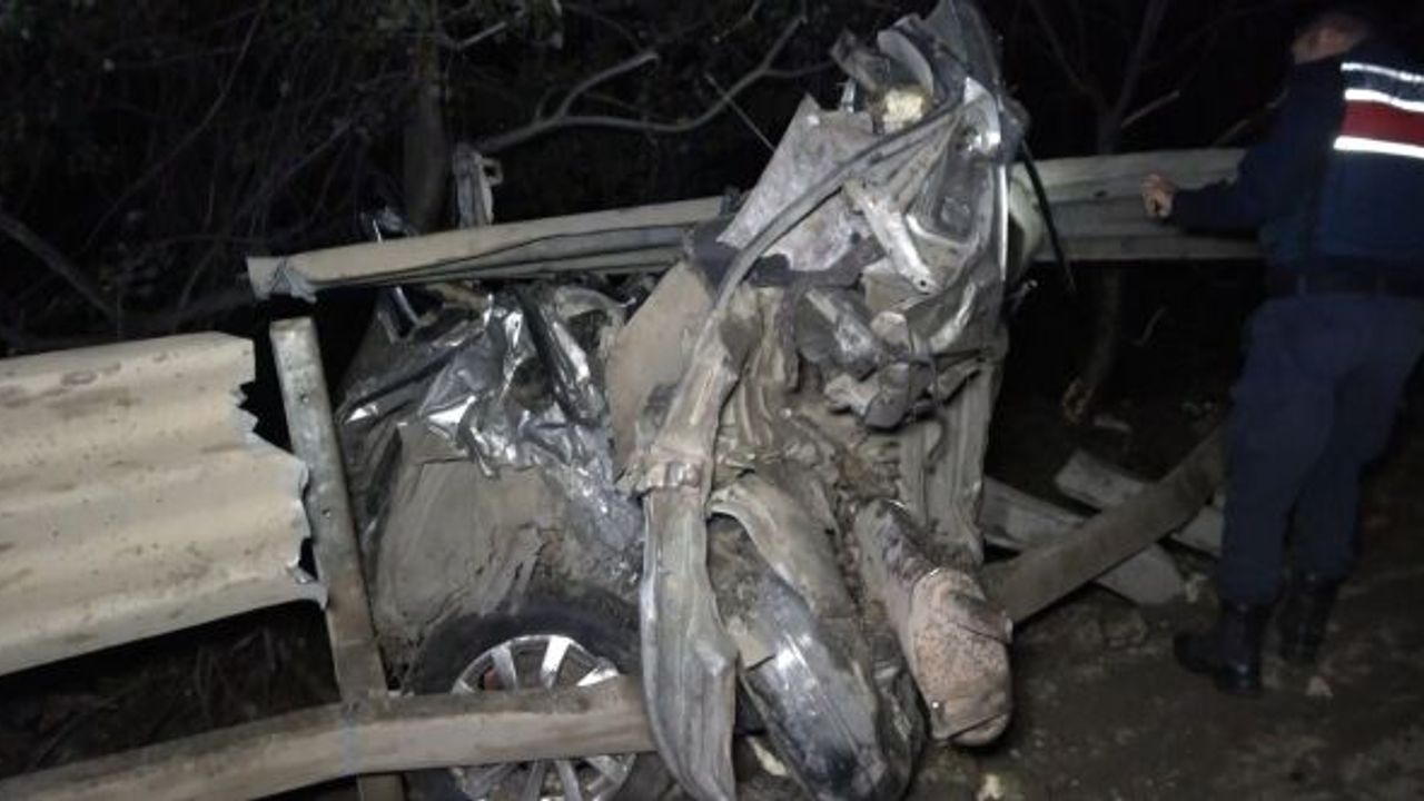 FRENİ PATLADI OTOMOBİLİ EZİP METRELERCE SAVURDU