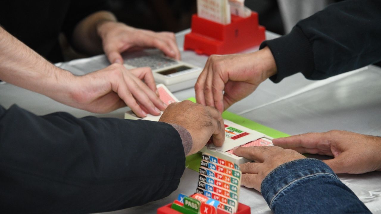 Osmangazi’de briç turnuvası göz doldurdu