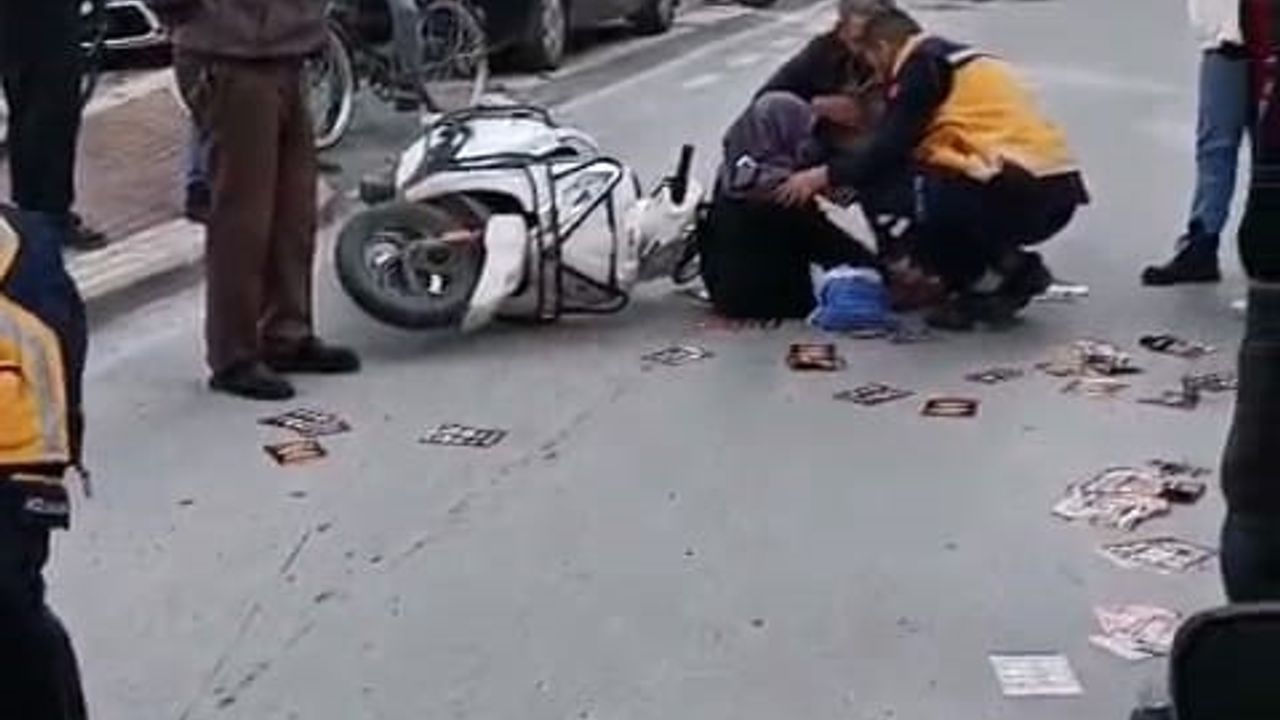 Motosiklet yayaya çarptı: 2 yaralı