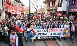 BURSA'DA AK GENÇLER FİLİSTİN İÇİN YÜRÜDÜ