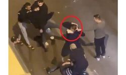 BURSA'DA KAVGA ETTİĞİ KİŞİNİN YÜZÜNE UÇAN TEKME ATTI... O ANLAR KAMERADA