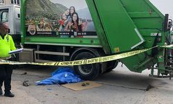 BURSA'DA FECİ OLAY: Yaşlı kadın çöp kamyonun altında kaldı