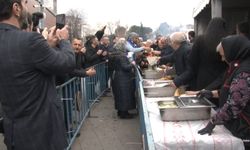 Bursa'da ücretsiz balık ekmek izdihamı