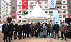 Yıldırım dönüşüyor: Bir yerde temel atıldı, bir yerde anahtarlar teslim edildi