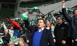 Başkan Aydın, Bursaspor’un maçını öğrencilerle birlikte izledi