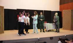 Yenişehir'de profesyonel oyunculara taş çıkarttılar