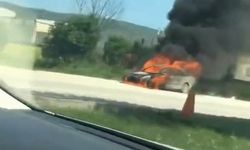 Bursa'da seyir halindeki otomobil alev alev yandı