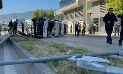 Bursa'da polis aracı takla attı