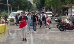 Bursa'da fırtına reklam panosunu uçurdu: Bir kişi yaralandı