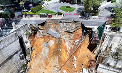 İstanbul'un kalbinde yol çöktü