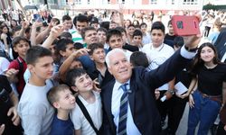 Başkan Bozbey karne heyecanına ortak oldu