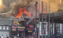 Setbaşı'nda çıkan yangın 5 dükkana sıçradı