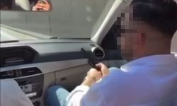 Seyir halindeki araçtan peş peşe böyle ateş açtı