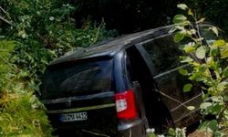 Bursa'da şarampole yuvarlanan minibüsteki 4 kişi yaralandı