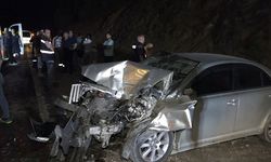 Yardım için yola çıkan baba-oğul kaza yaptı
