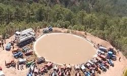 Bursa'daki yangılarda traktörlü çiftçi ordusu helikopterden görüntülendi