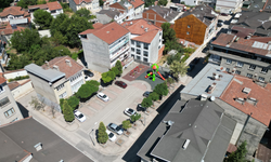 İnegöl Belediyesi eskiyen çocuk parklarını yeniliyor