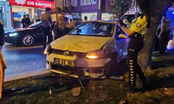 Bursa'da otomobil kamyonete çarptı, sürücüsü yaralandı