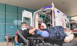 BURSA’DA KONTROLDEN ÇIKAN OTOMOBİL DEMİR BAHÇE KAPISINA ÇARPTI: 2'Sİ ÇOCUK 4 KİŞİ YARALANDI