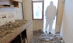 Bursa’da çöp eve dönen bina mahkeme kararıyla boşaltıldı