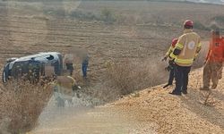 Eşine otomobil kullanmayı öğretirken şarampole uçtular