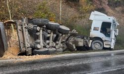 Bursa’da 50 metre arayla iki kaza: Aynı aileden 3 kişi yaralandı