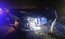 Freni boşalan otomobil yolcu otobüsüyle çarpıştı