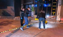 Kaldırımda durup tartıştığı kişiye ateş açtı