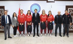 Rektör Yılmaz'dan başarılı sporculara özel tebrik