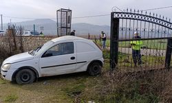 Kaza sonrası otomobilde bayılan sürücü donmak üzereyken bulundu