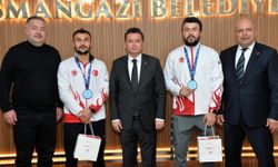 Başkan Aydın tarihi başarı yakalayan kardeşleri ağırladı