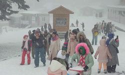 Uludağ'a yoğun kar yağdı, pistler doldu taştı